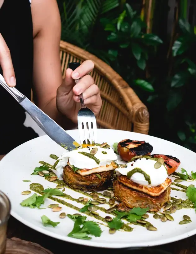 Poşe Yumurtalı Kahvaltı Tabağı